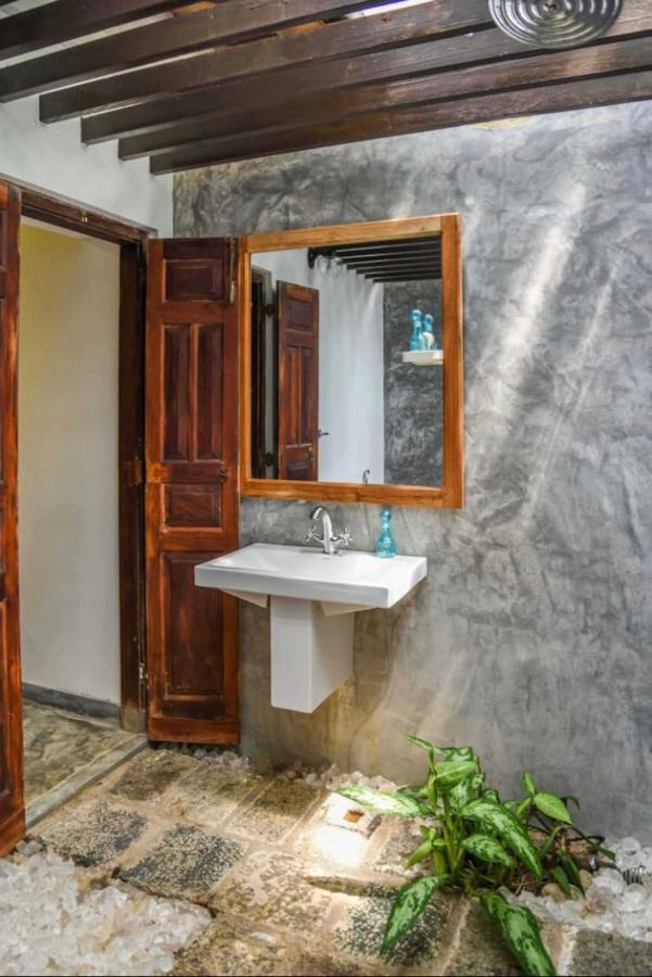 Antique Ceylon Villa Ahangama Eksteriør bilde