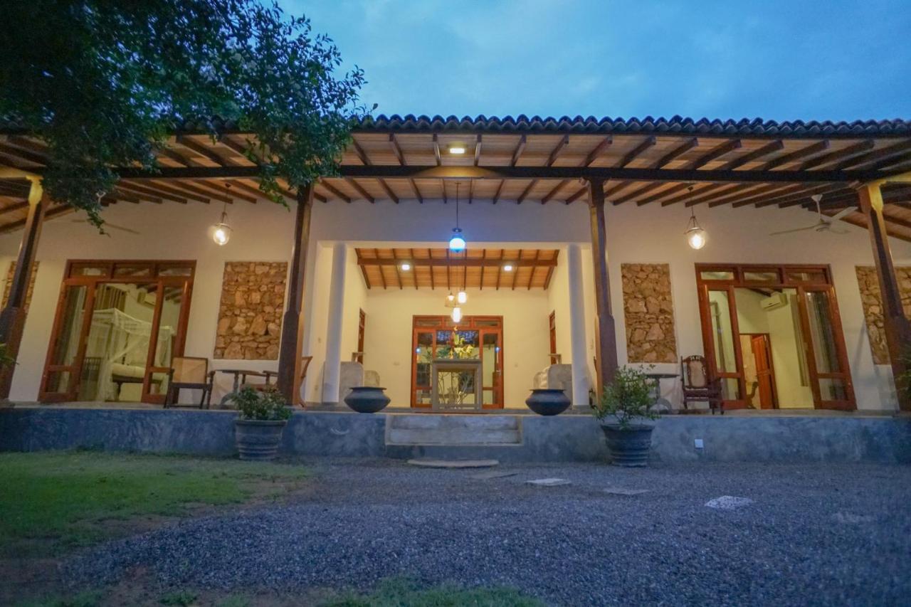 Antique Ceylon Villa Ahangama Eksteriør bilde